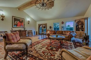 TV - Gorgeous Custom Desert Property w/ 2 Homes & Pool (Tucson)