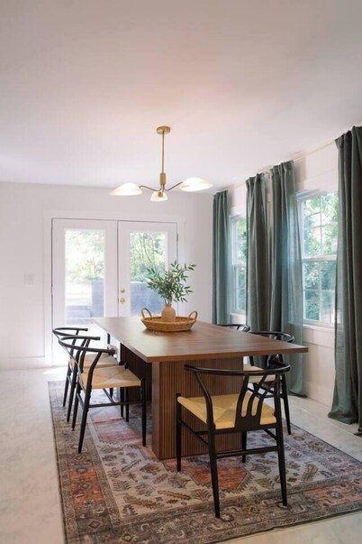 Charming 3BD 2BA at Melrose