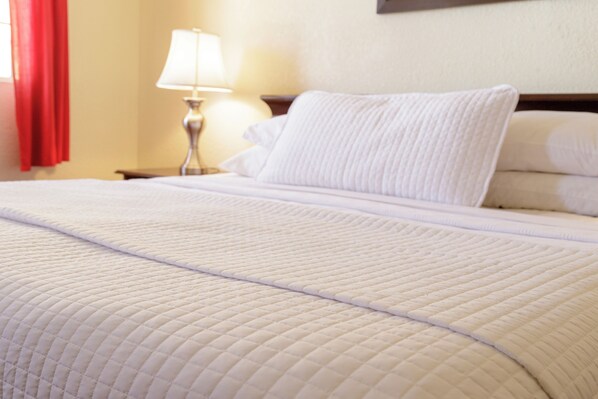 1 bedroom, iron/ironing board, free WiFi, bed sheets - Cozy 1 king bed apartment in enjoyable Ensenada with pool, fitness room. (Ensenada)