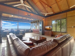TV - Absolute Beachfront (Horseshoe Bay)