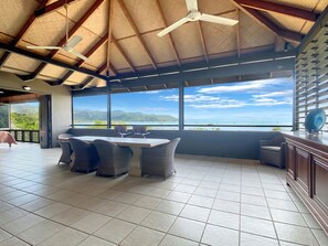 Dining - Absolute Beachfront (Horseshoe Bay)