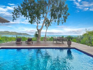 Pool - Absolute Beachfront (Horseshoe Bay)