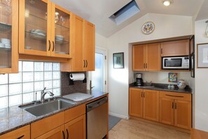 Fridge, oven, stovetop, blender