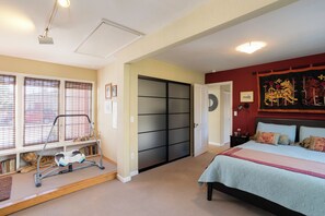 1 bedroom, iron/ironing board