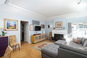 TV, fireplace