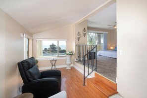 5 Schlafzimmer, Bügeleisen/Bügelbrett
