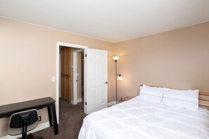 5 bedrooms, iron/ironing board