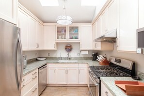 فرن، موقد طهي مسطح، مُحضّرة مكعبات الثلج