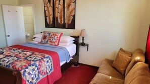 1 soverom, skrivebord, strykejern/-brett og wi-fi (inkludert)