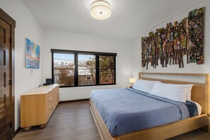 4 slaapkamers, een strijkplank/strijkijzer, gratis wifi, beddengoed