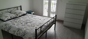 1 bedroom, bed sheets - 20 minutes from Disney and Roissy Airport, F2 apartment ideal for couple (Messy)