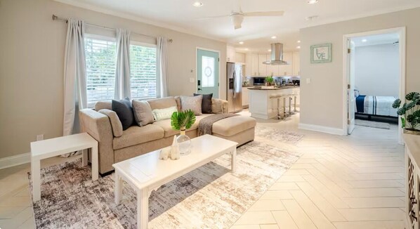 Smart TV - Charming 3-bedroom house with WiFi, AC in enjoyable Lakeland (Lakeland)
