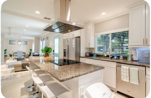 Charming 3-bedroom house with WiFi, AC in enjoyable Lakeland