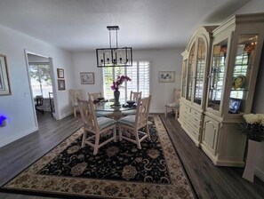 Dining - Welcome to beautiful Desert Glen Inn located in the "Arizona Valley of the Sun" (Sun City West)