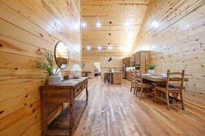 Dining - Foot Prop Inn · Peaceful + Hot Tub | Fire Pit | Forest Views (Broken Bow)
