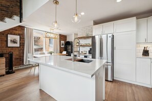 Micro-ondes, four, plaque de cuisson, lave-vaisselle