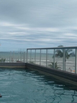 Pool - Apartment facing the sea in Vila Caiçara (Vila Caiçara Praia Grande)