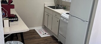 Charming 1-bedroom apartment with WiFi, AC in tranquil Metairie