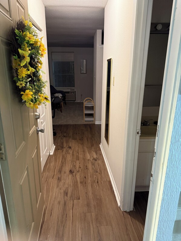 Interior - Charming 1-bedroom apartment with WiFi, AC in tranquil Metairie (Metairie)