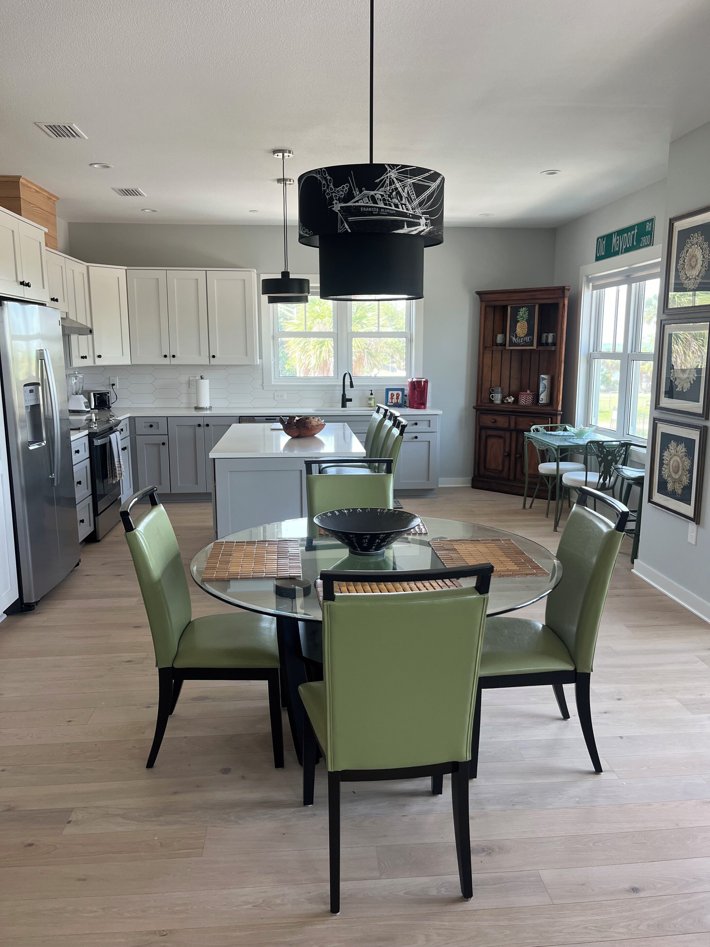 Microondas, horno, placa de cocina, lavavajillas