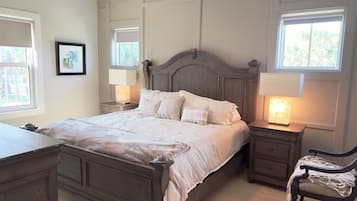 3 slaapkamers, een strijkplank/strijkijzer, gratis wifi, beddengoed