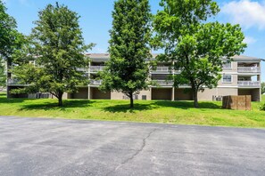 Exterior - NO STAIR ACCESS Spacious Condo in Gated Pointe Royale Golf Village (Branson)