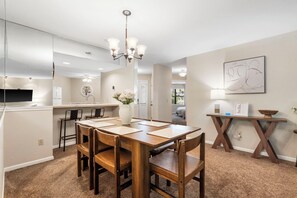 Dining - NO STAIR ACCESS Spacious Condo in Gated Pointe Royale Golf Village (Branson)