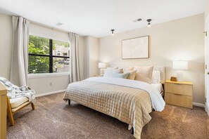 2 chambres, fer et planche à repasser, Wi-Fi, draps fournis