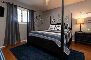 2 bedrooms, iron/ironing board, WiFi, bed sheets - Top Notch Retreat 1 Mile from Silver Dollar City! (Branson West)