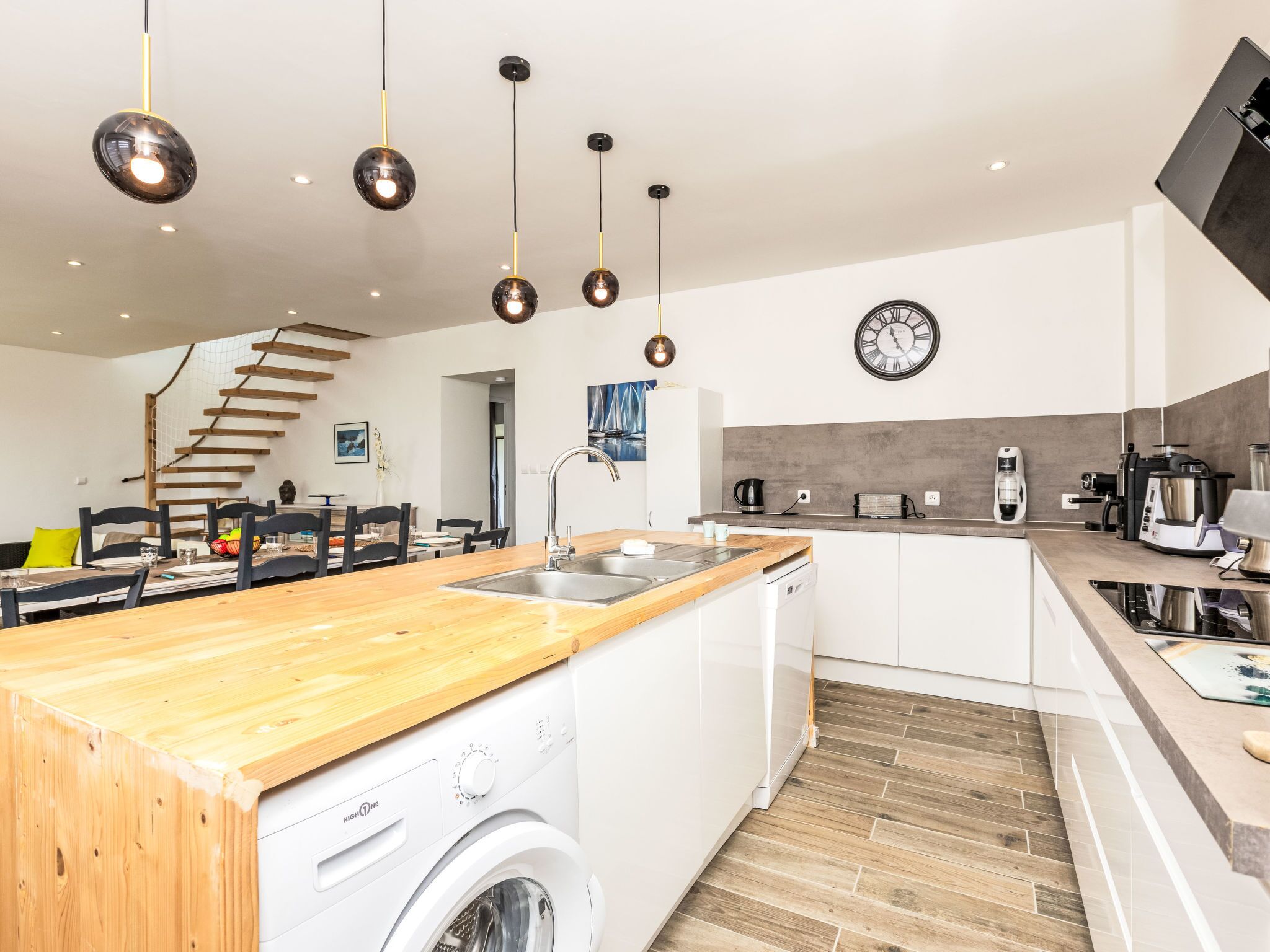 Réfrigérateur, micro-ondes, four, lave-vaisselle