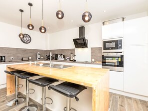 Réfrigérateur, micro-ondes, four, lave-vaisselle