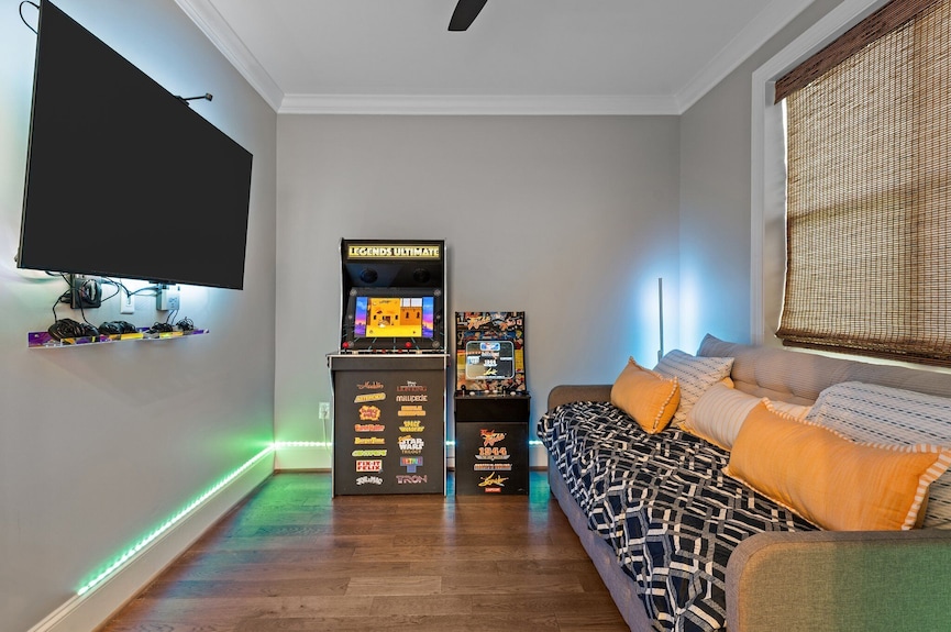 Stylish 4br Escape Come Watch The Canes Chase The Cup!!! - Raleigh, NC