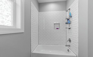 Shower, hair dryer, towels, soap - Stylish 4BR Escape • Come Watch The Canes Chase The Cup!!! (Raleigh)