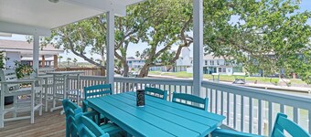 Canal Breeze! Waterfront property! Private pool! 