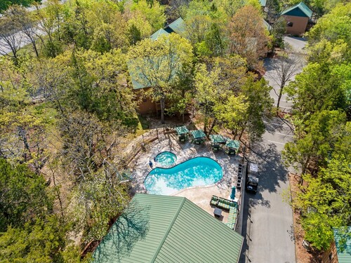 Branson Cabin Near Attractions, Dining & Shows