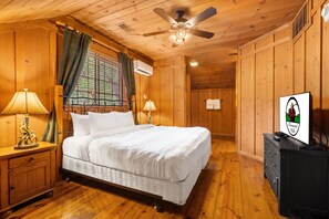 3 bedrooms, iron/ironing board, free WiFi, bed sheets - Branson Cabin Near Attractions, Dining & Shows (Branson)