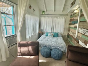 2 chambres, fer et planche à repasser, draps fournis