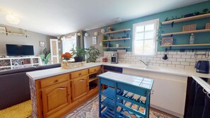 Kühlschrank, Mikrowelle, Geschirrspüler