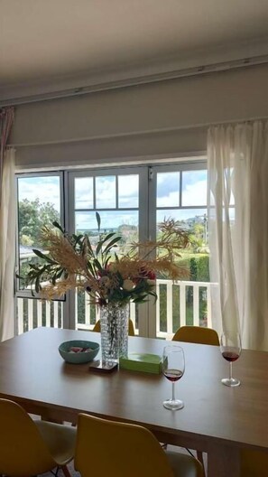 Family House, Garden View | In-room dining