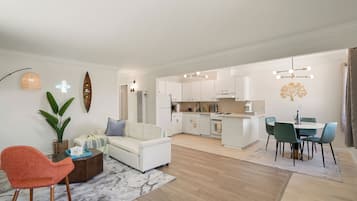 FamiljelÀgenhet - 2 sovrum - balkong - havsutsikt | Vardagsrum | Platt-tv