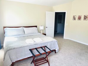 4 chambres, fer et planche à repasser, draps fournis