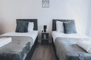 3 bedrooms, iron/ironing board, WiFi, bed sheets