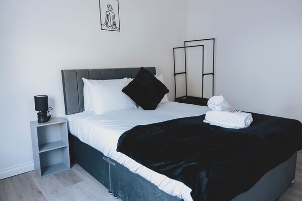 3 bedrooms, iron/ironing board, WiFi, bed sheets