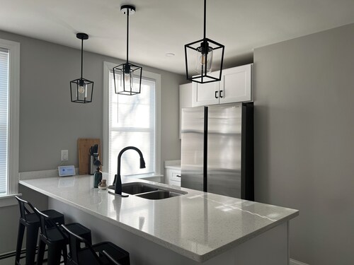 Charming 2-bedroom apartment with WiFi, AC in Providence