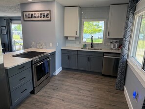 冰箱、微波炉、烤箱、炉灶