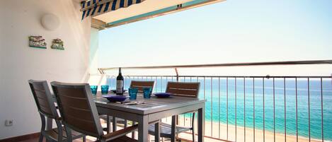 تناول الطعام بالخارج