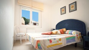 4 habitaciones, tabla de planchar con plancha y wifi 