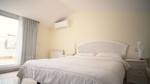 4 bedrooms, iron/ironing board, WiFi