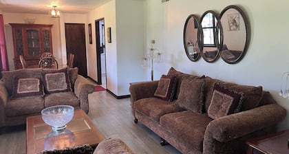 Newly remodeled 3bd 2bath spacious home