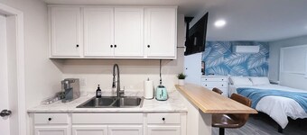Charming Riverside guesthouse near UCR, Downtown & plazas